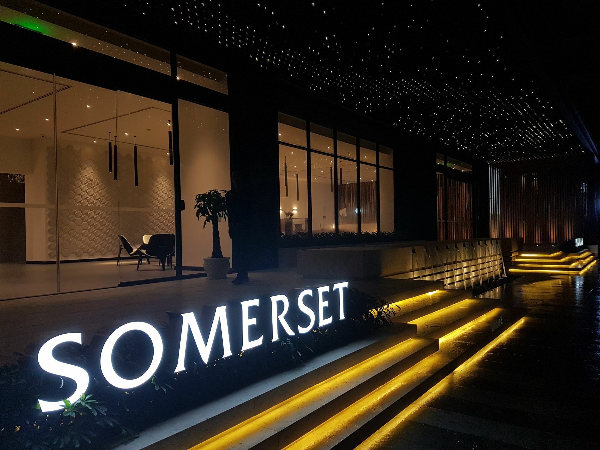Somerset Norodom Phnom Penh Exterior foto